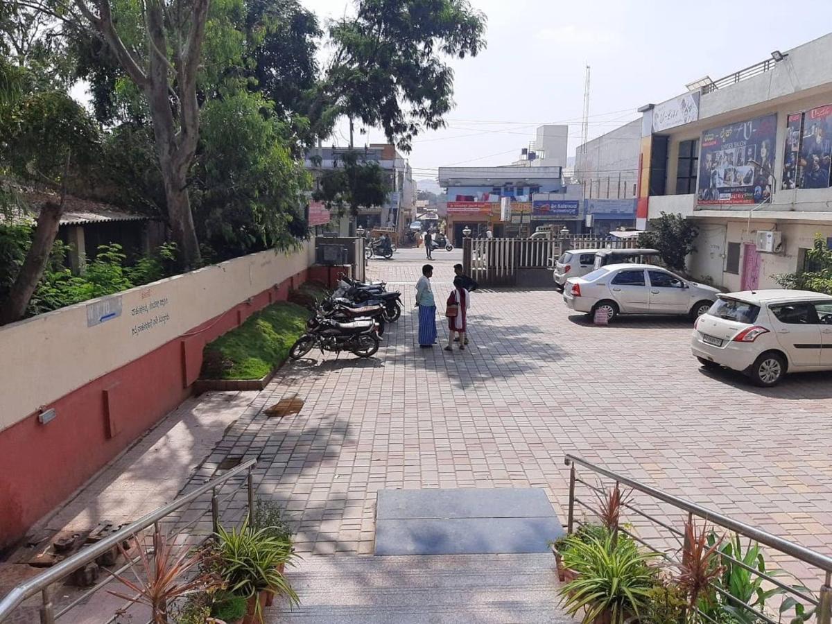 Hotel Ashoka Gangāwati Exterior foto