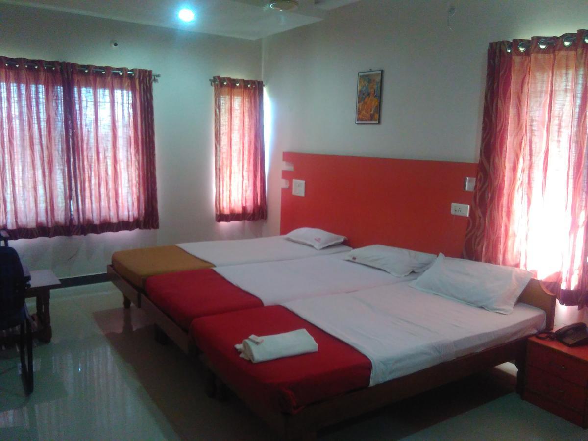 Hotel Ashoka Gangāwati Exterior foto